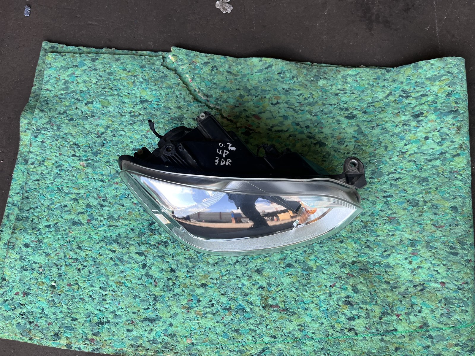 2012 VOLKES WAGON UP 3DR OSF HEADLIGHT  photo 4