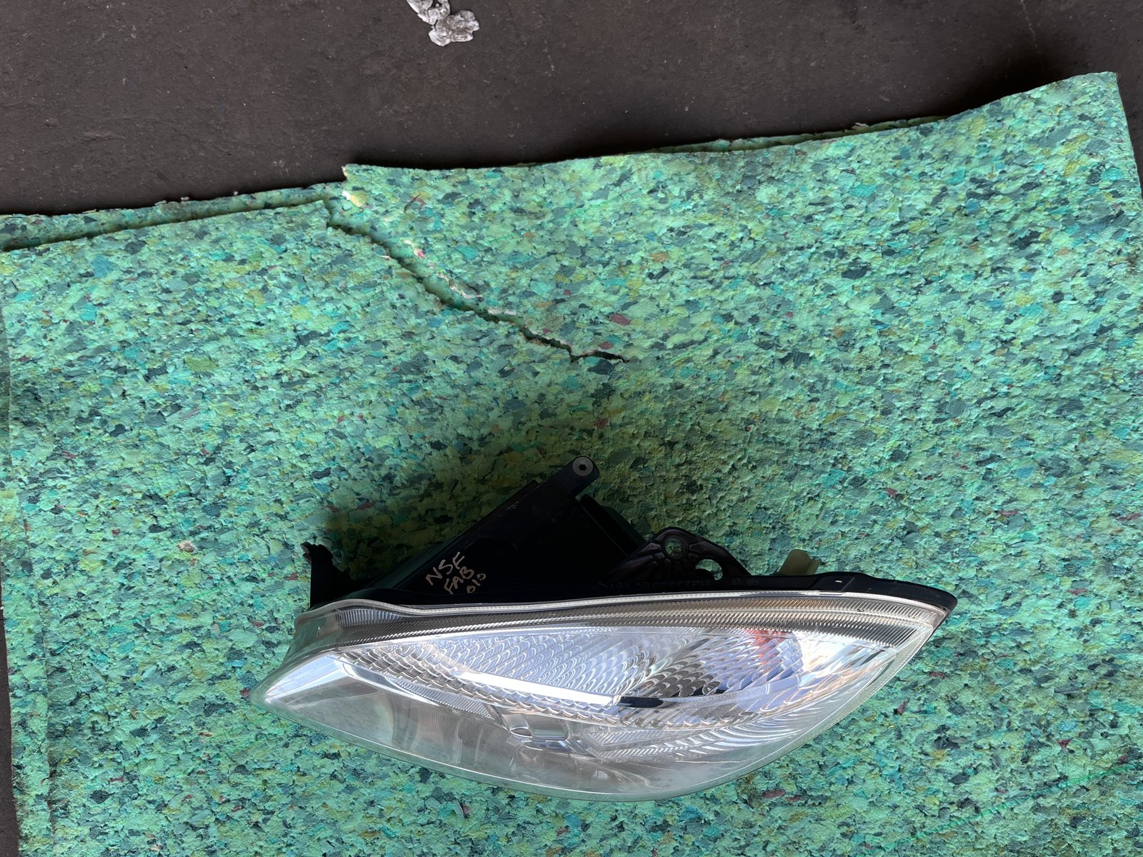  2010 SKODA FABIA  OSF HEADLIGHT  photo 4