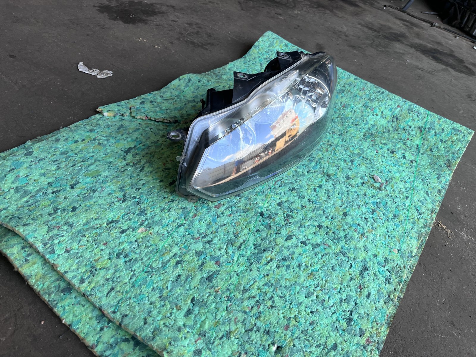 VW GOLF MK6 PASSENGER HEAD LIGHT  photo 2