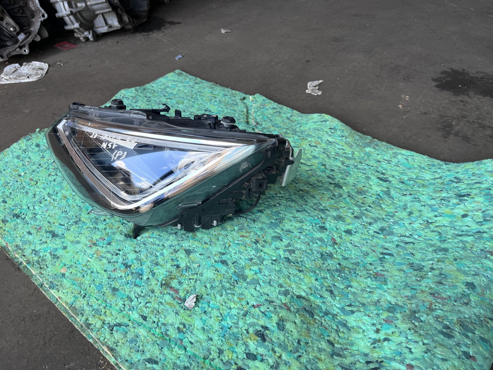 2023 SEAT IBIZ FL NSF LED HEAD LIGHT  photo 3