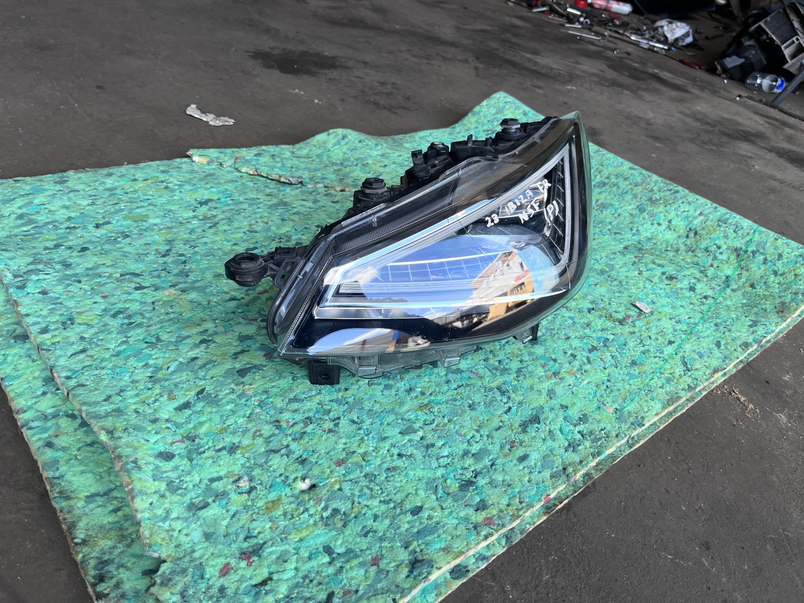 2023 SEAT IBIZ FL NSF LED HEAD LIGHT  photo 2