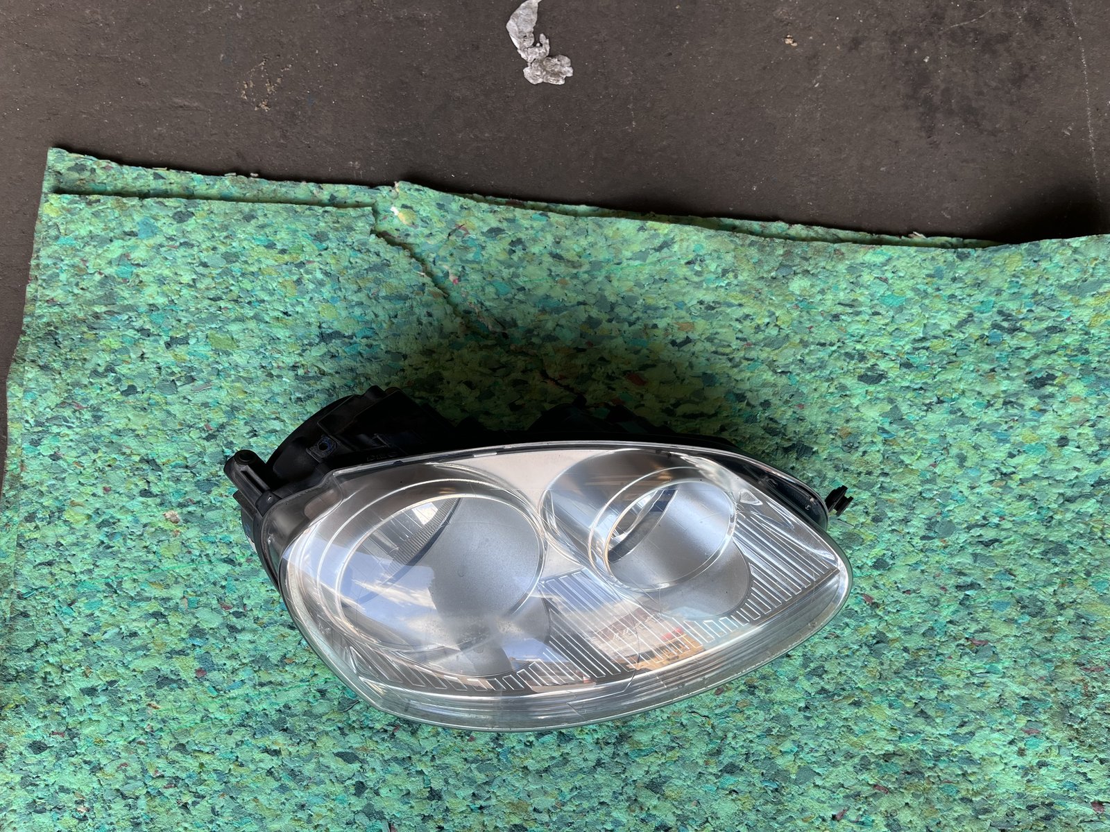 VW GOLF MK5 OSF HEAD LIGHT  photo 4