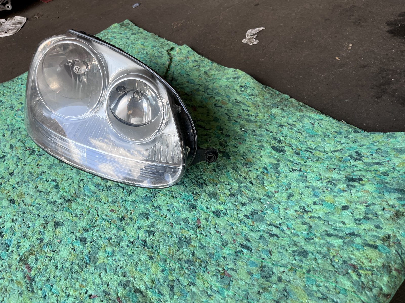 VW GOLF MK5 OSF HEAD LIGHT  photo 3