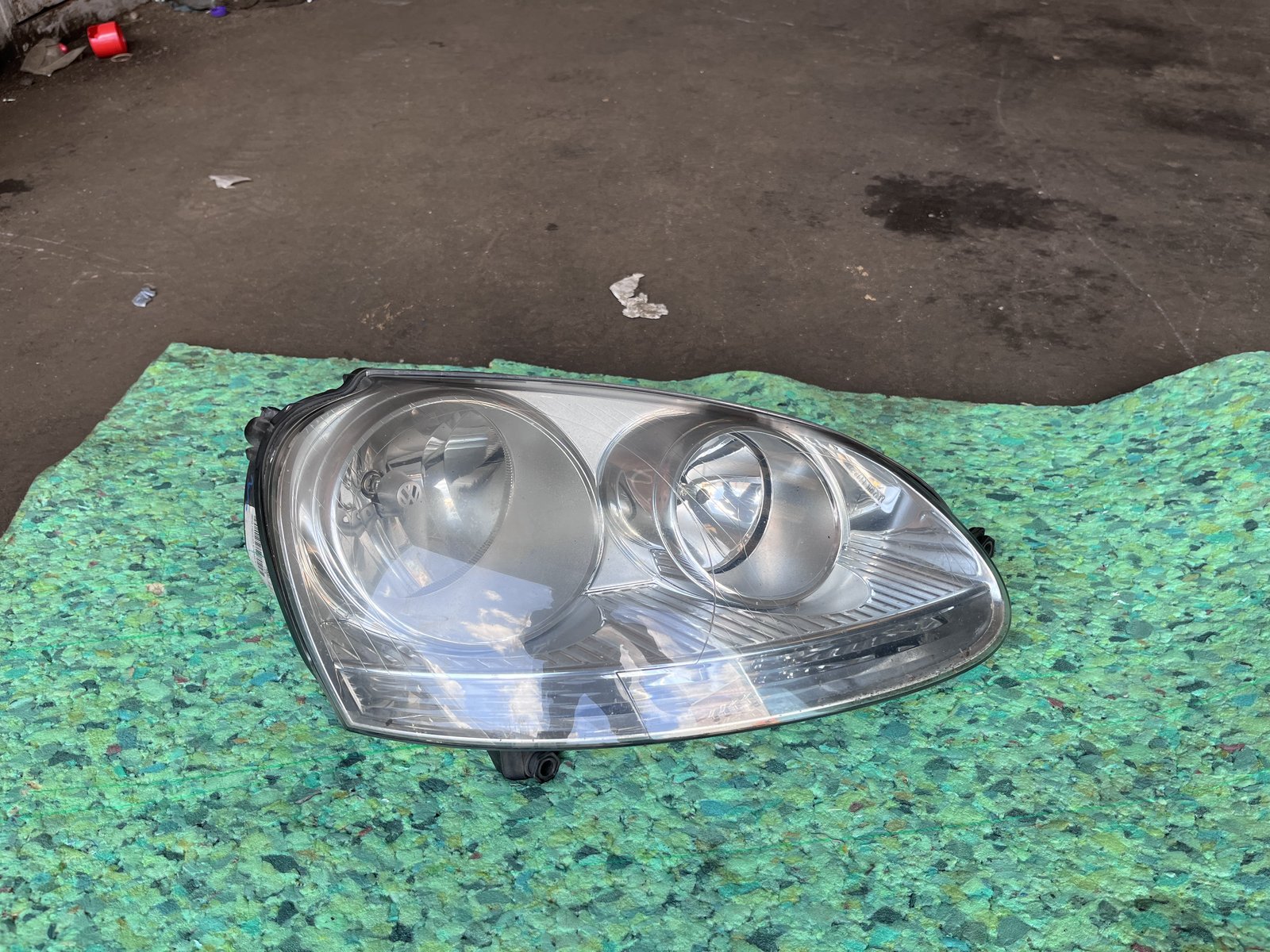 VW GOLF MK5 OSF HEAD LIGHT 