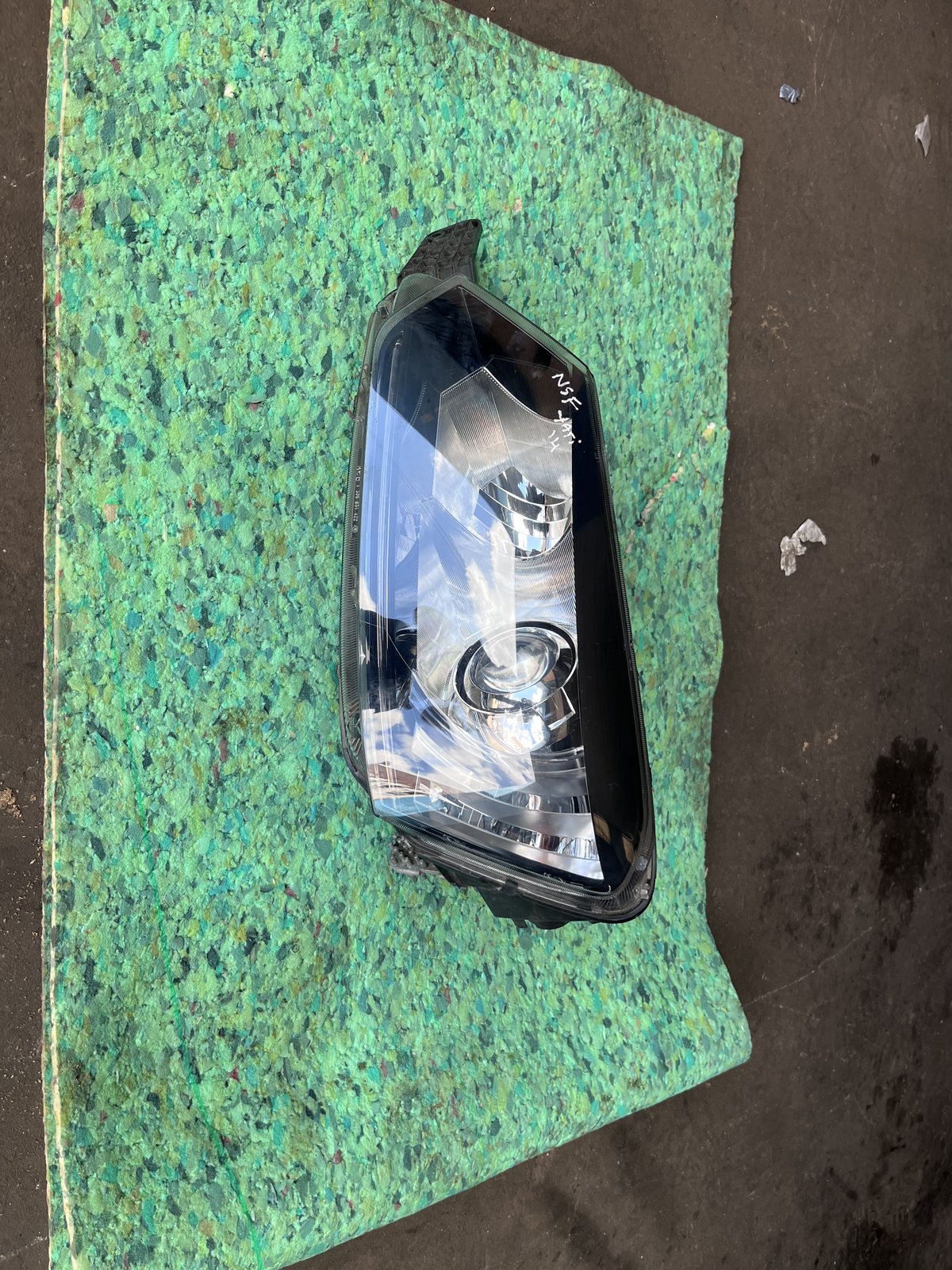 2014 SKODA YETTI NSF XENON HEAD LIGHT 