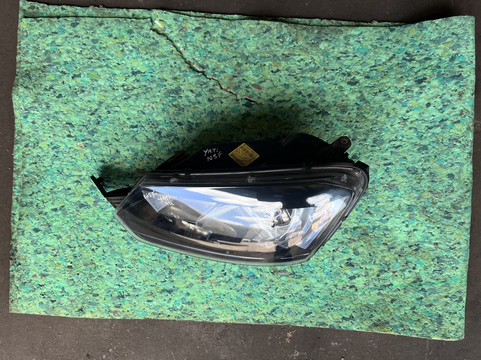 2014 SKODA YETTI NSF XENON HEAD LIGHT  photo 4