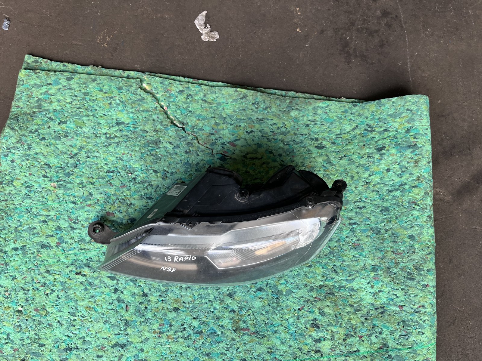 2013 SKODA RAPID NSF HEAD LIGHT  photo 4