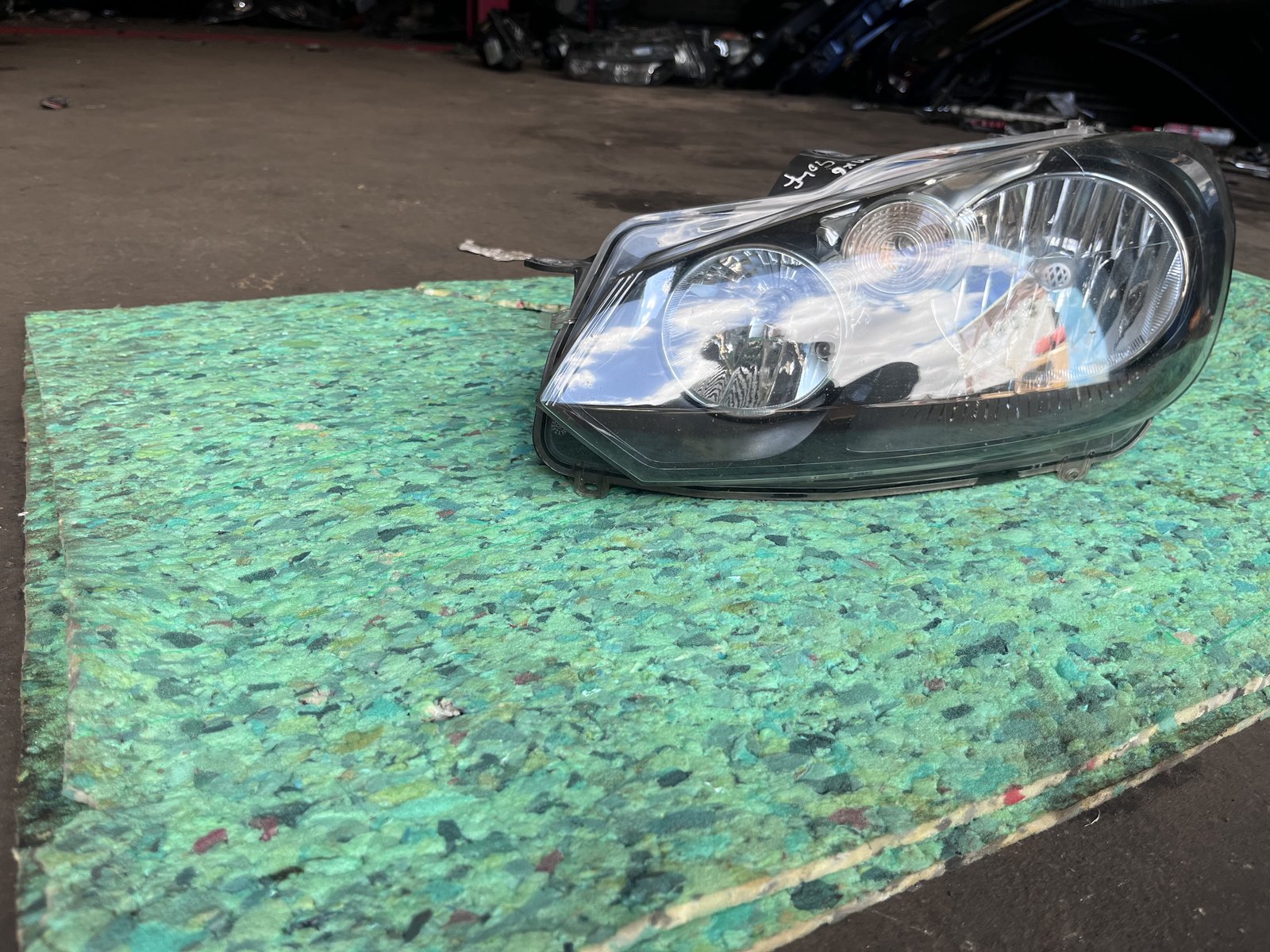VW GOLF MK6 NSF HEAD LIGHT  photo 2
