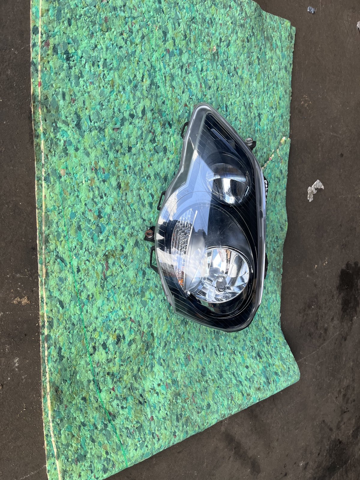 VW POLO 9N NSF HEAD LIGHT