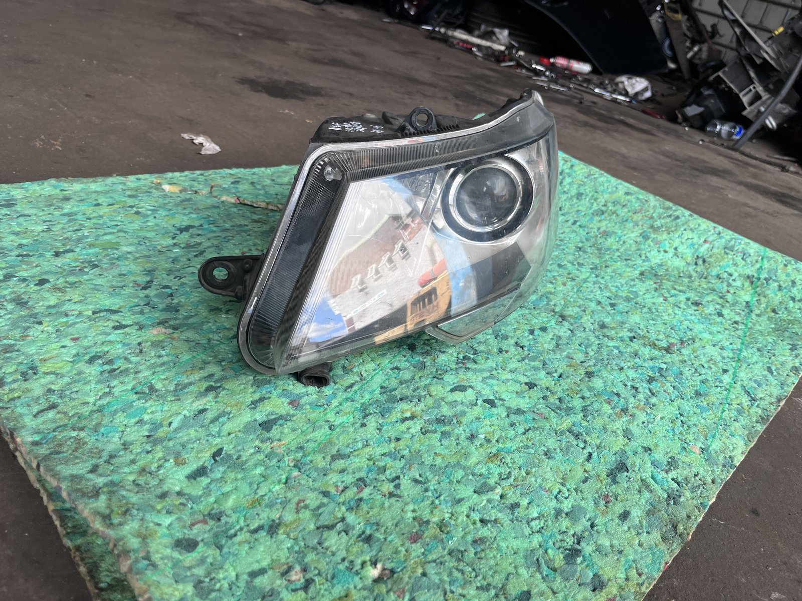 2014 SKODA SUPERB NSF HEAD LIGHT  photo 2