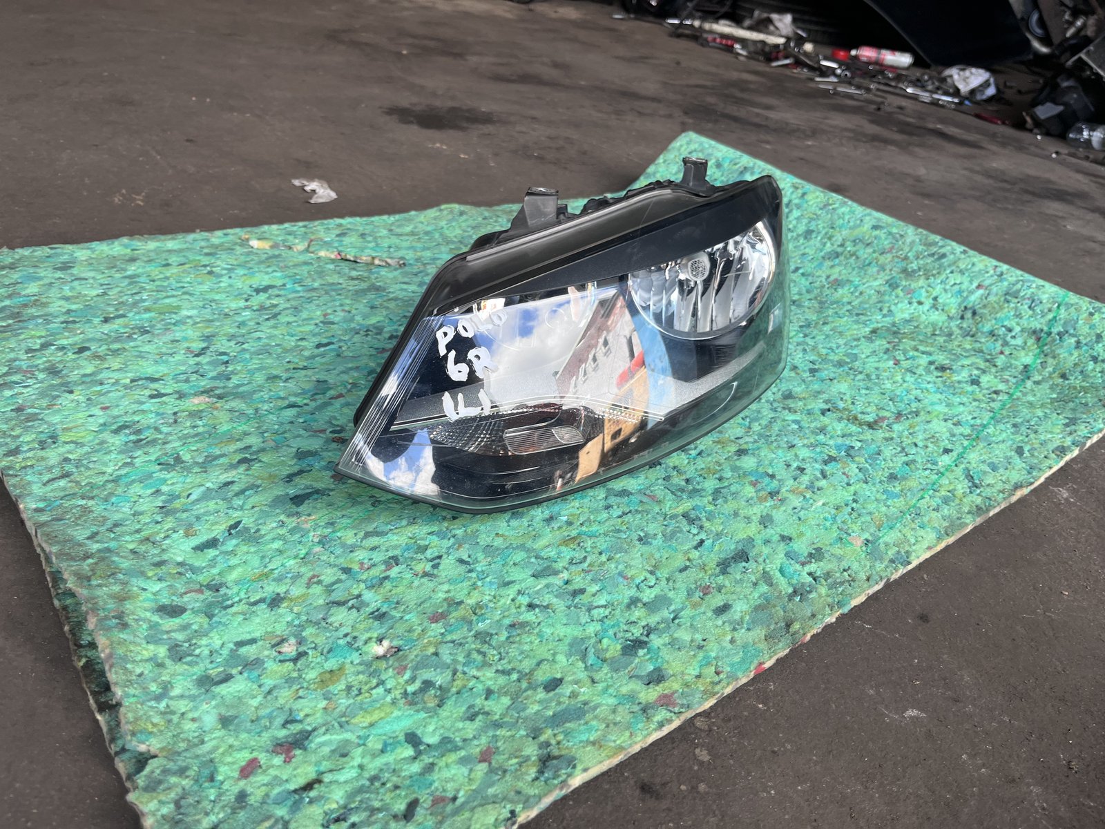 VW POLO 6R NSF HEAD LIGHT  photo 2