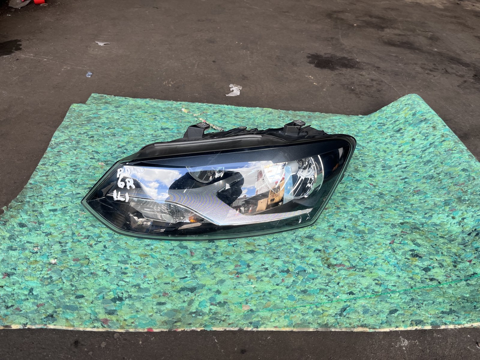 VW POLO 6R NSF HEAD LIGHT 
