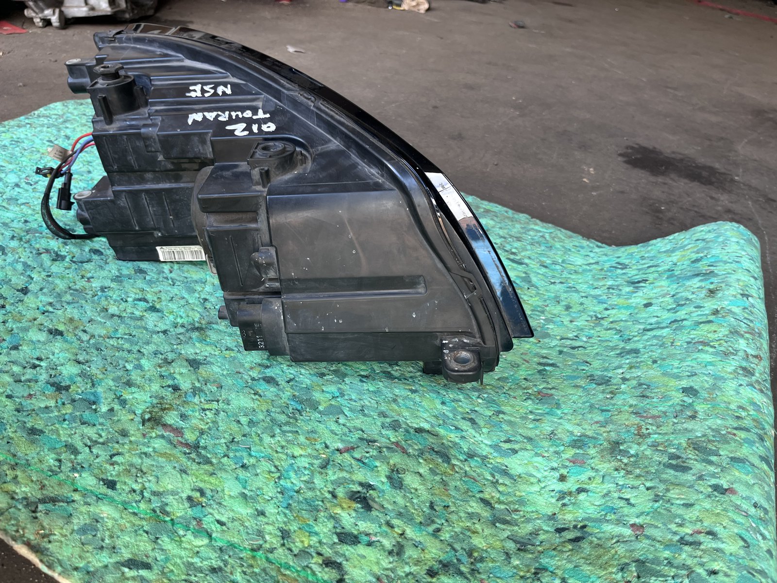 VW TOURAN 2012 NSF HEAD LIGHT  photo 6