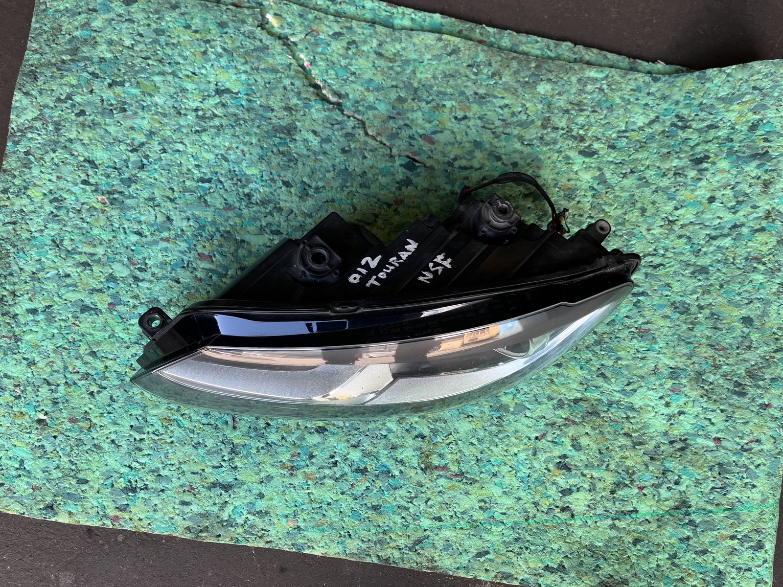 VW TOURAN 2012 NSF HEAD LIGHT  photo 4