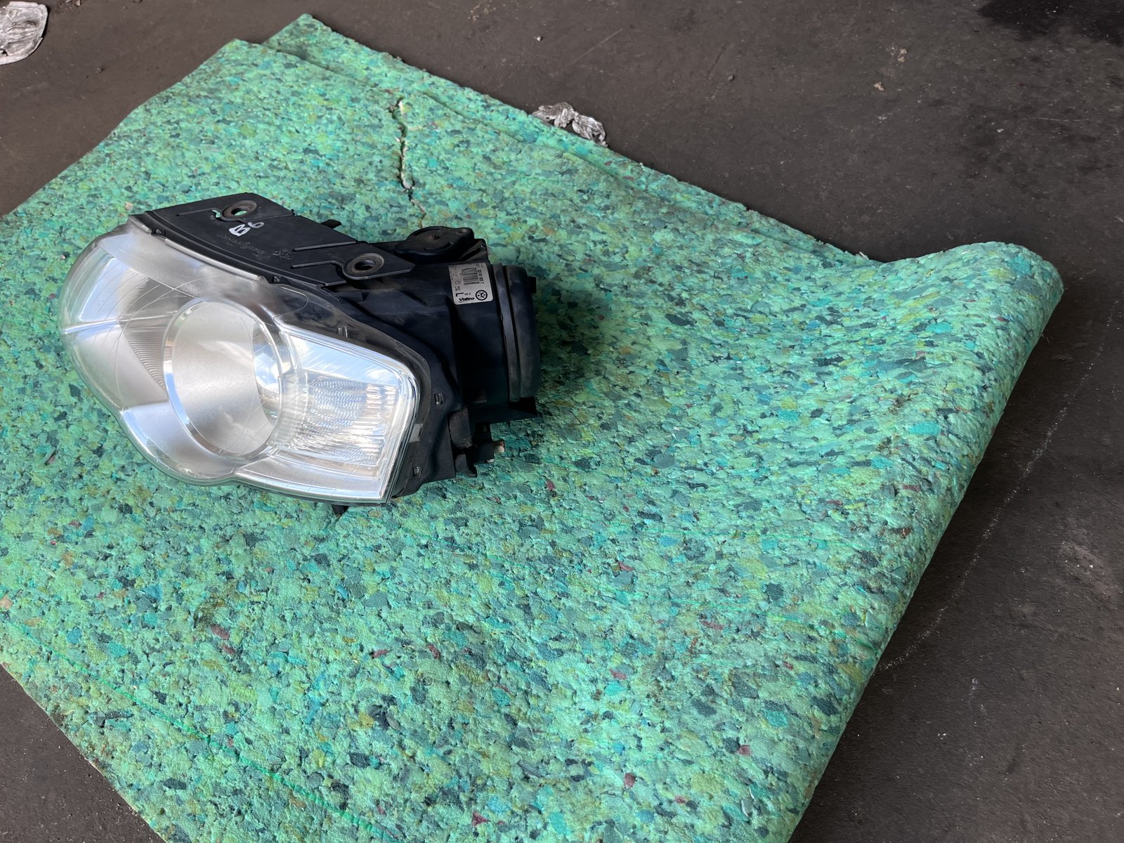 VW PASSAT B6 NSF HEAD LIGHT  photo 3