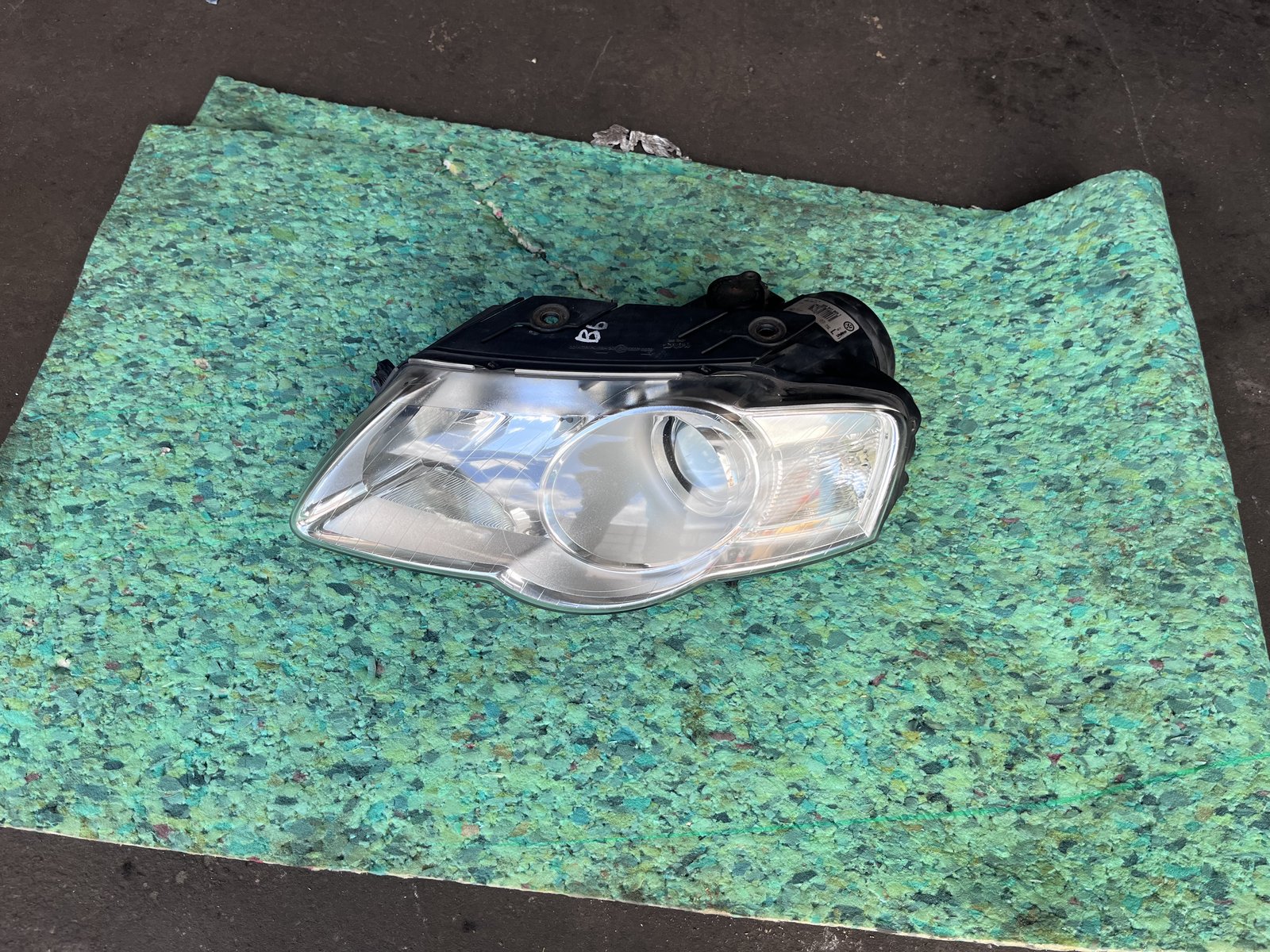 VW PASSAT B6 NSF HEAD LIGHT 