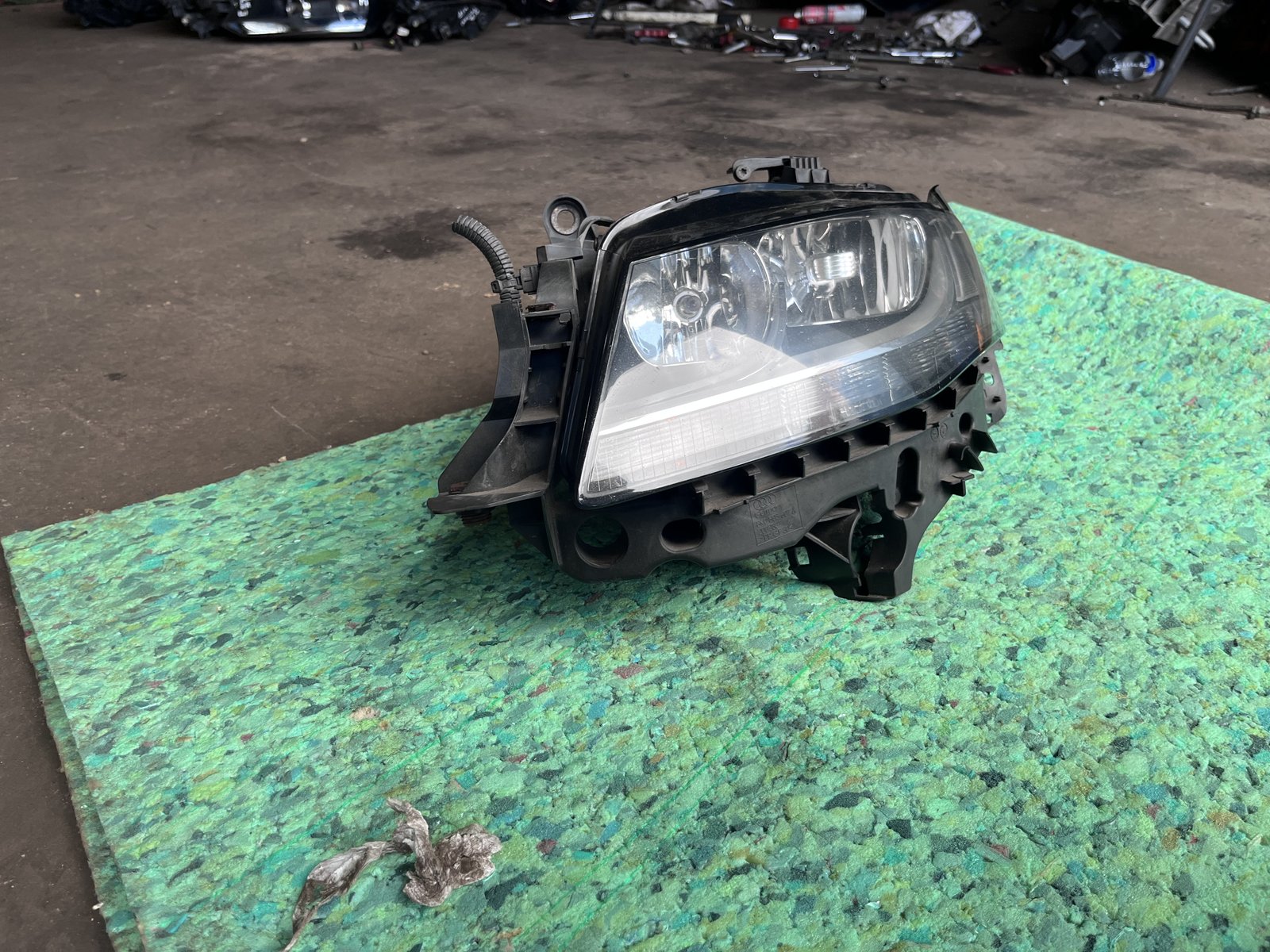 11-14 AUDI A4 B8 SALLON NSF HEAD LIGHT  photo 2