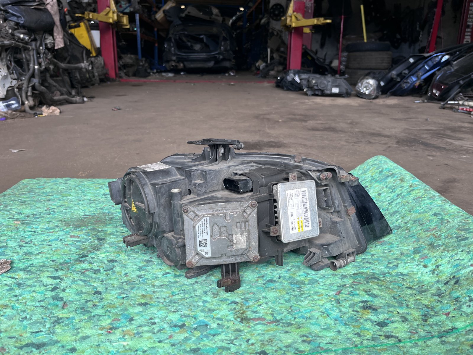 AUDI A4 B8 NSF XENON HEAD LIGHT  photo 7