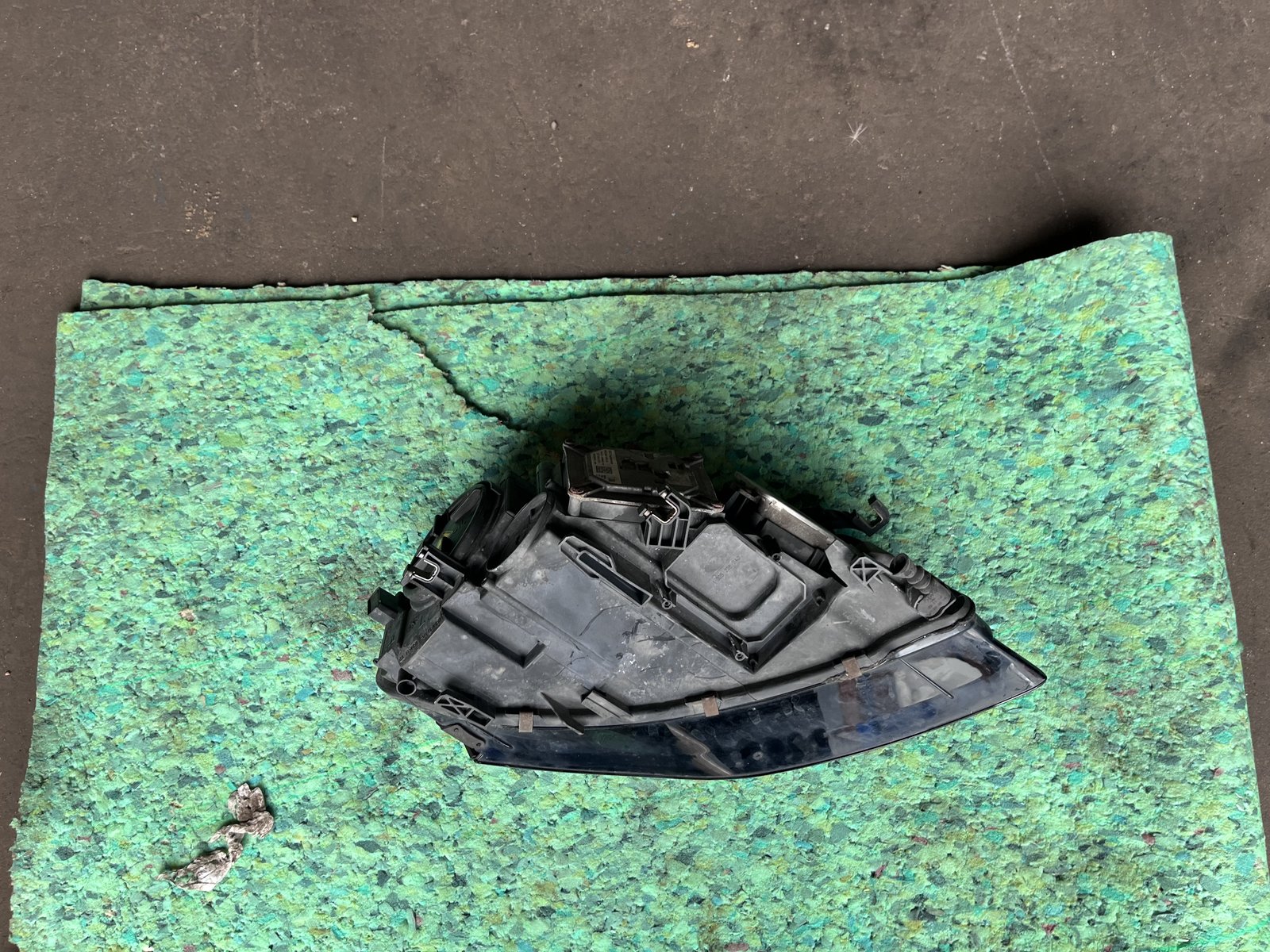 AUDI A4 B8 NSF XENON HEAD LIGHT  photo 8