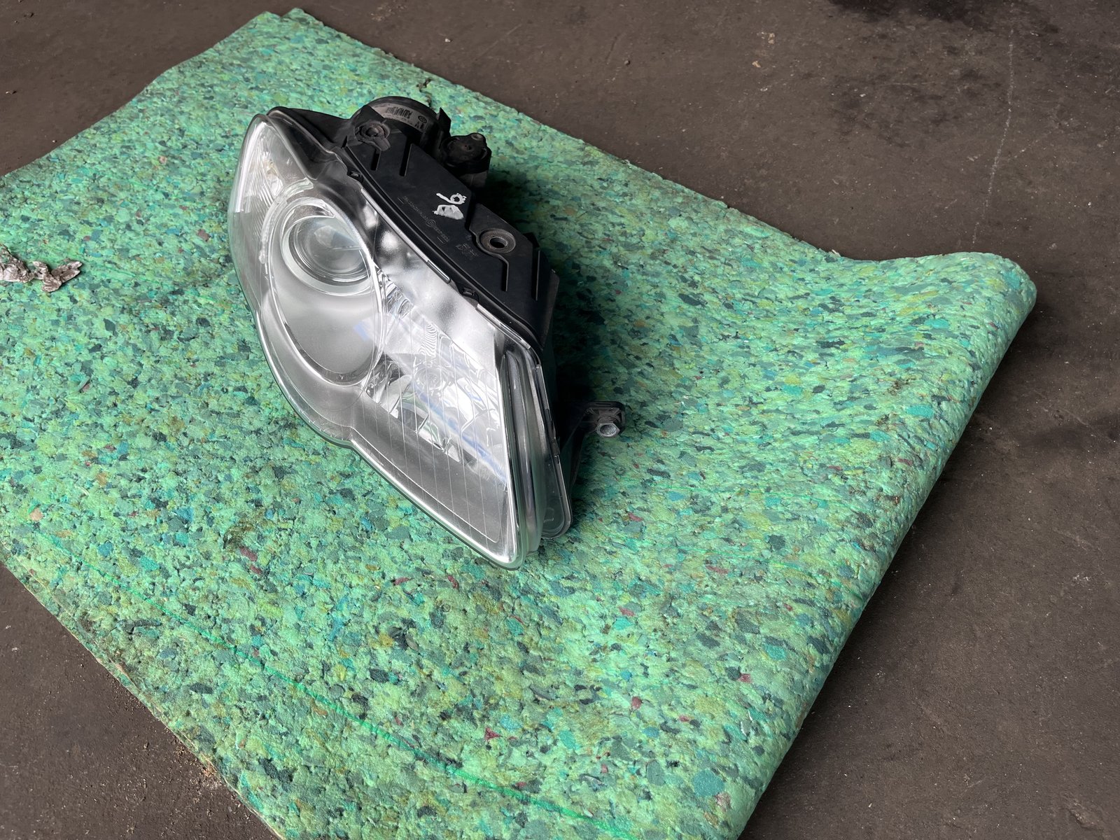 VW PASSAT B6 OSF HEAD LIGHT  photo 3