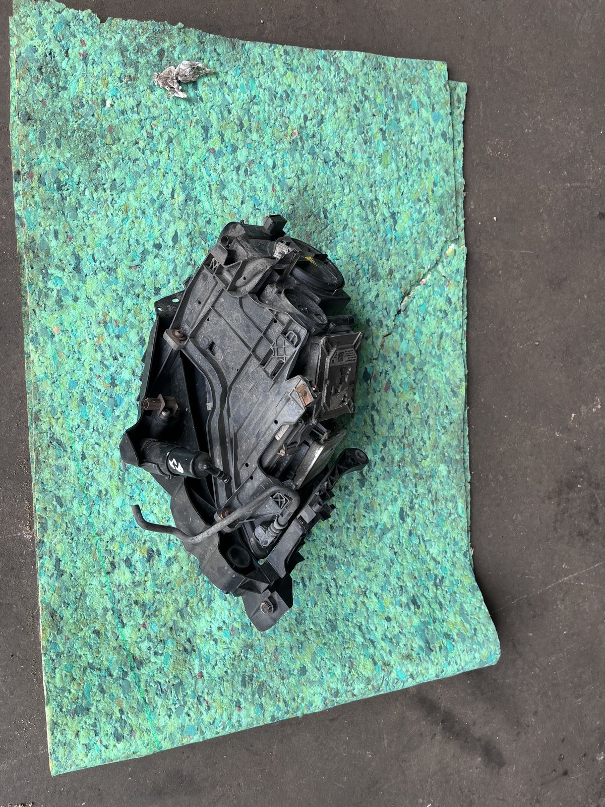 AUDI A4 B8 NSF XENON HEAD LIGHT  photo 8