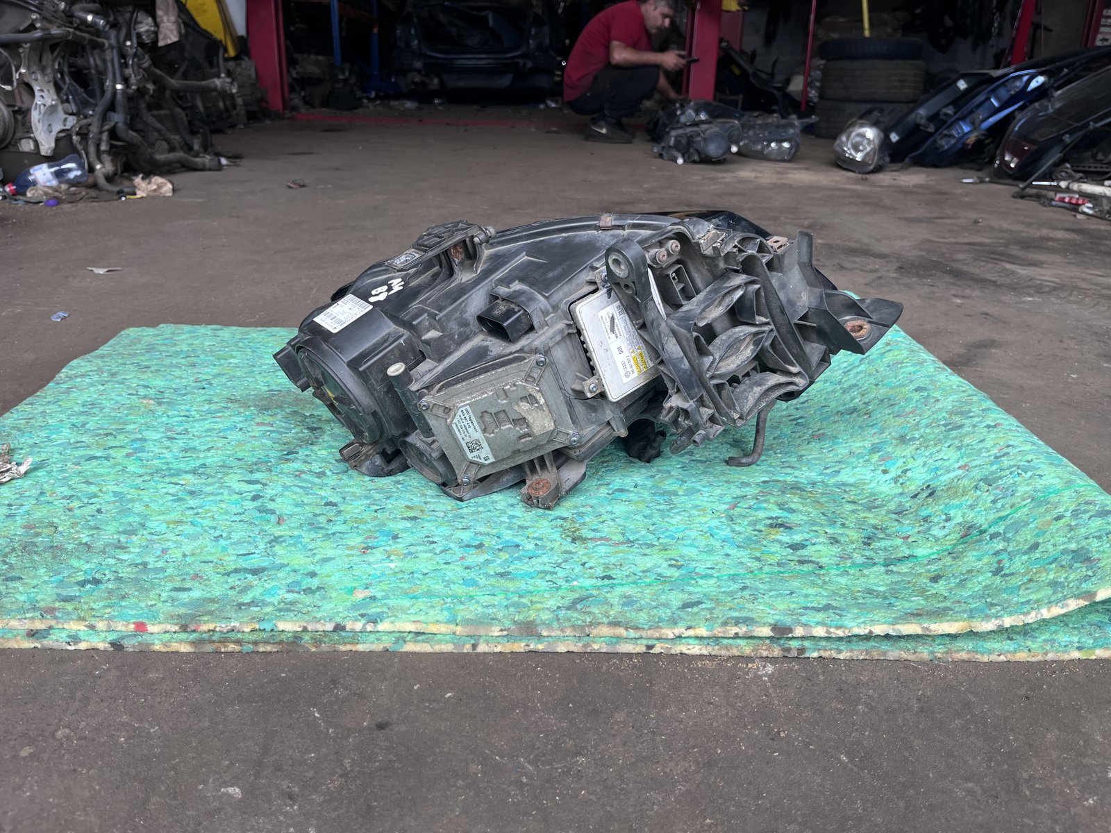 AUDI A4 B8 NSF XENON HEAD LIGHT  photo 5