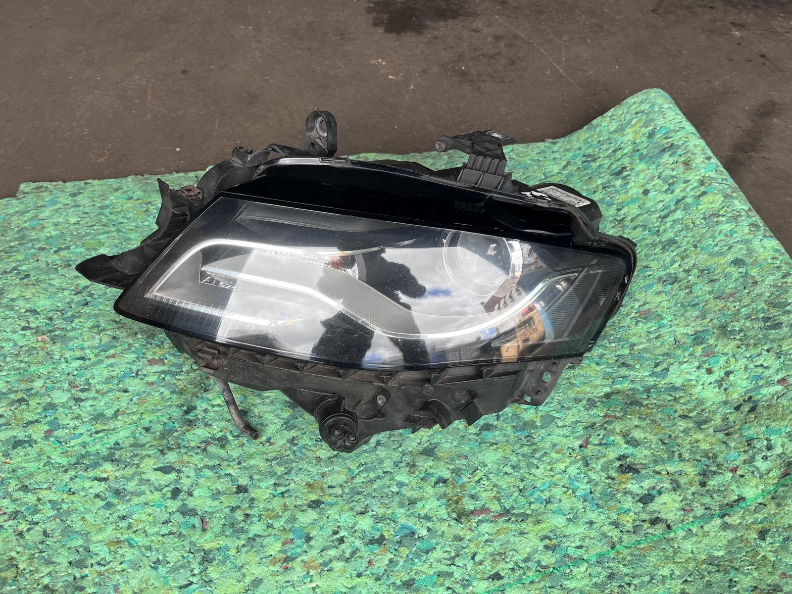AUDI A4 B8 NSF XENON HEAD LIGHT 