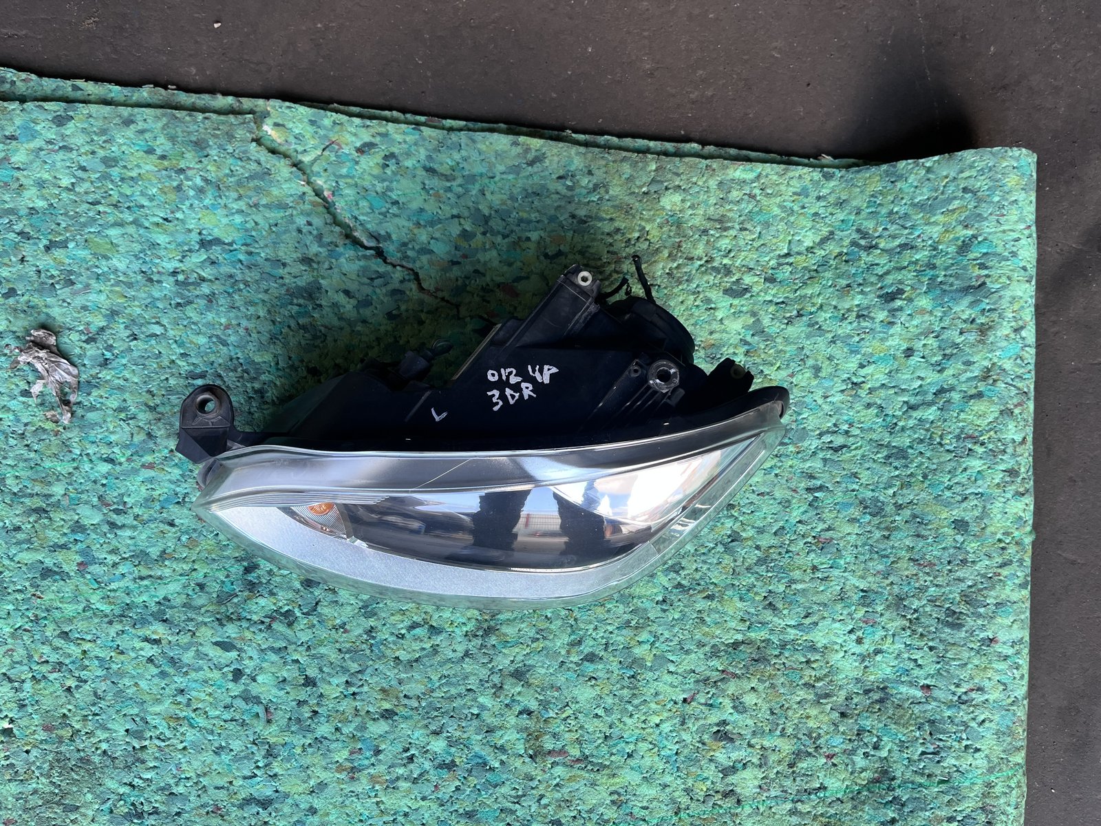 2012 VOLKES WAGON UP 3DR NSF HEAD LIGHT  photo 4