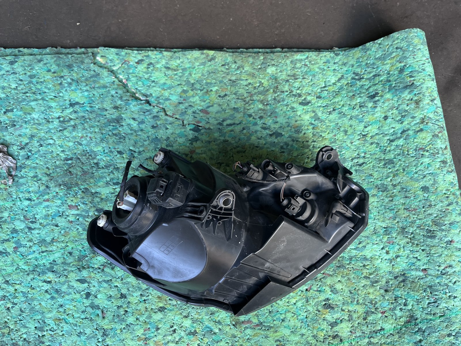 2012 VOLKES WAGON UP 3DR NSF HEAD LIGHT  photo 8