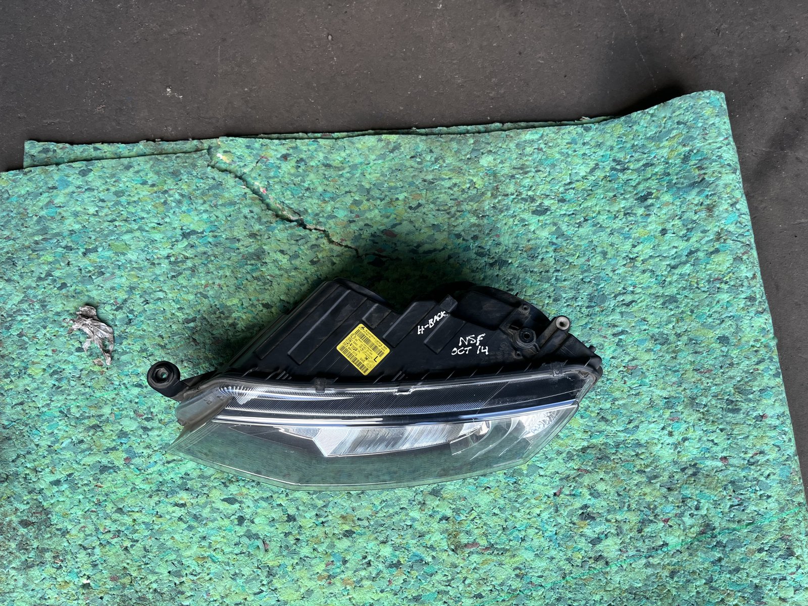 2014 SKODA OCTAVIA NSF HEAD LIGHT  photo 4
