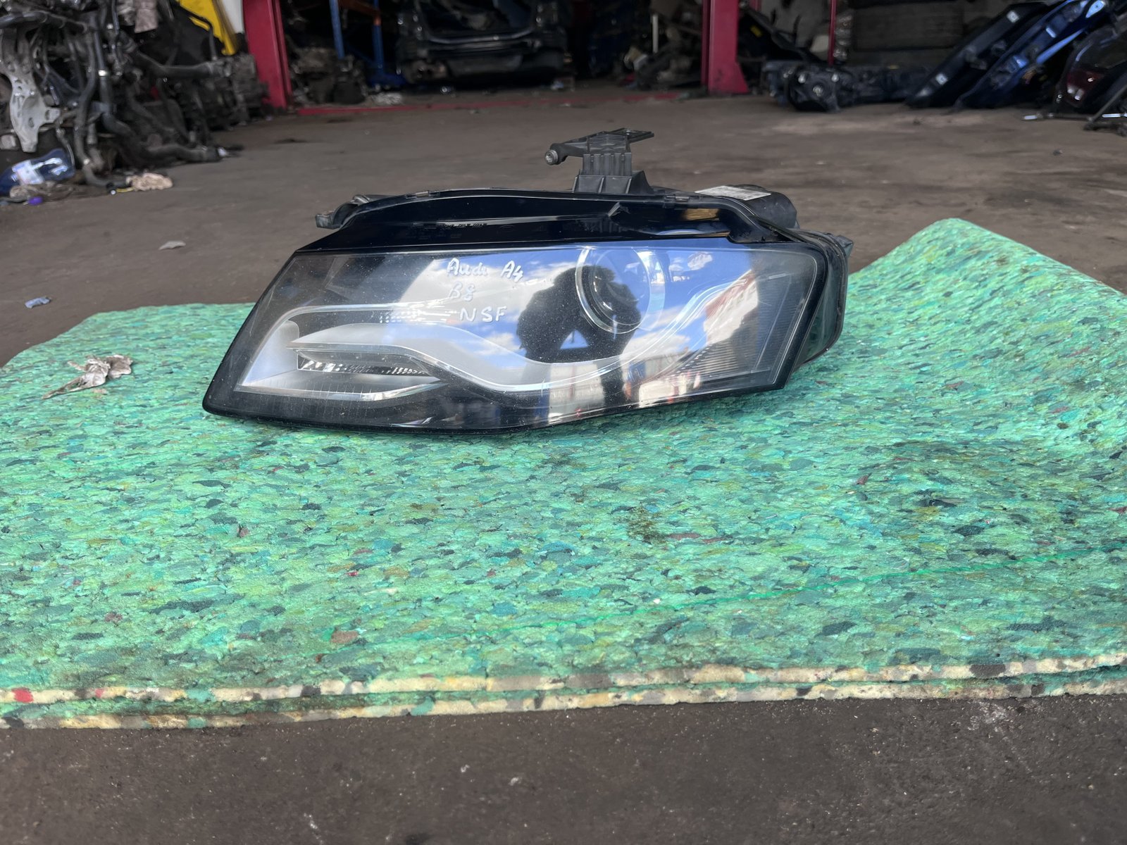 AUDI A4 B8 NSF XENON HEAD LIGHT 