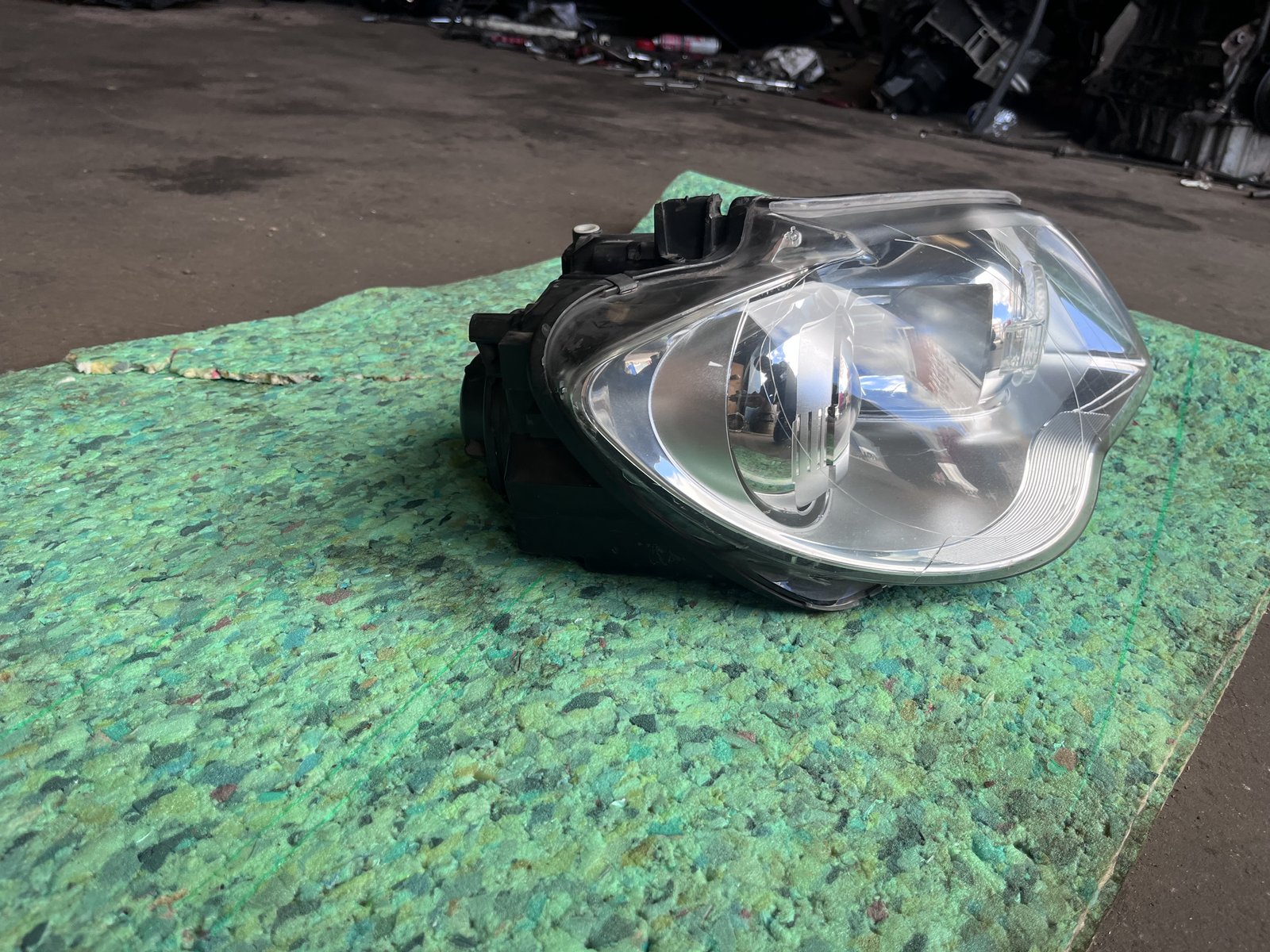 2005-10 VOLKES WAGON TOURAN SPORT DRIVER OSF XENON HID HEAD LIGHT photo 2