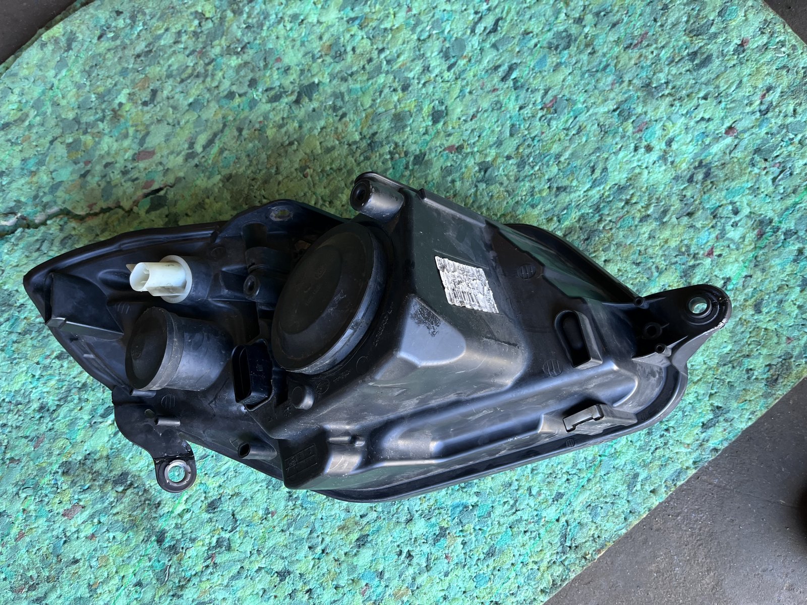 2010 SKODA FABIA NSF HEAD LIGHT photo 2