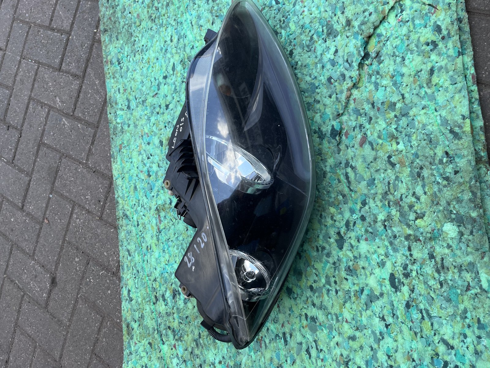 2010 SEAT LEON OSF HEAD LIGHT