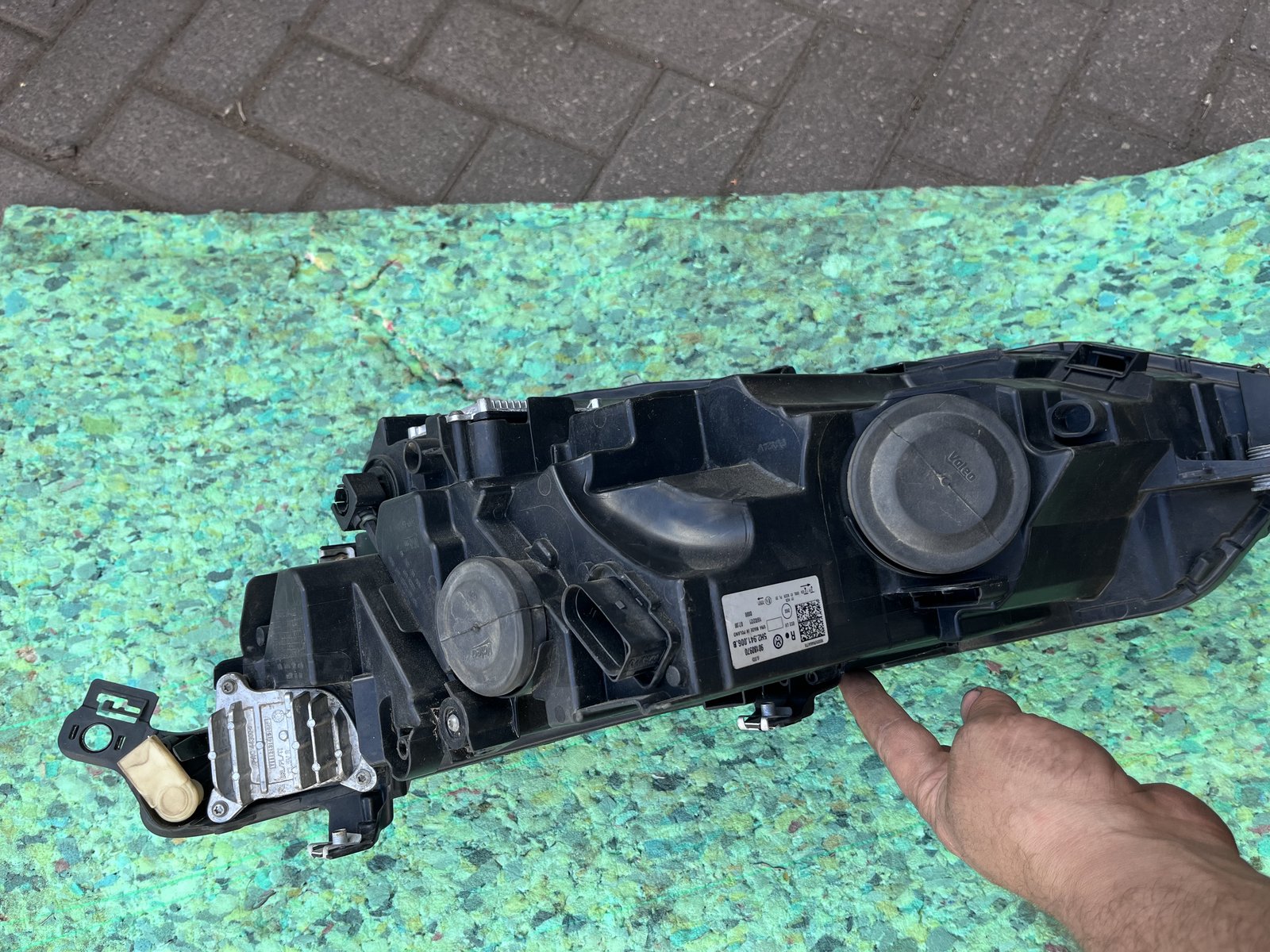 VW GOLF MK8 R LINE OSF HEAD LIGHT  photo 4