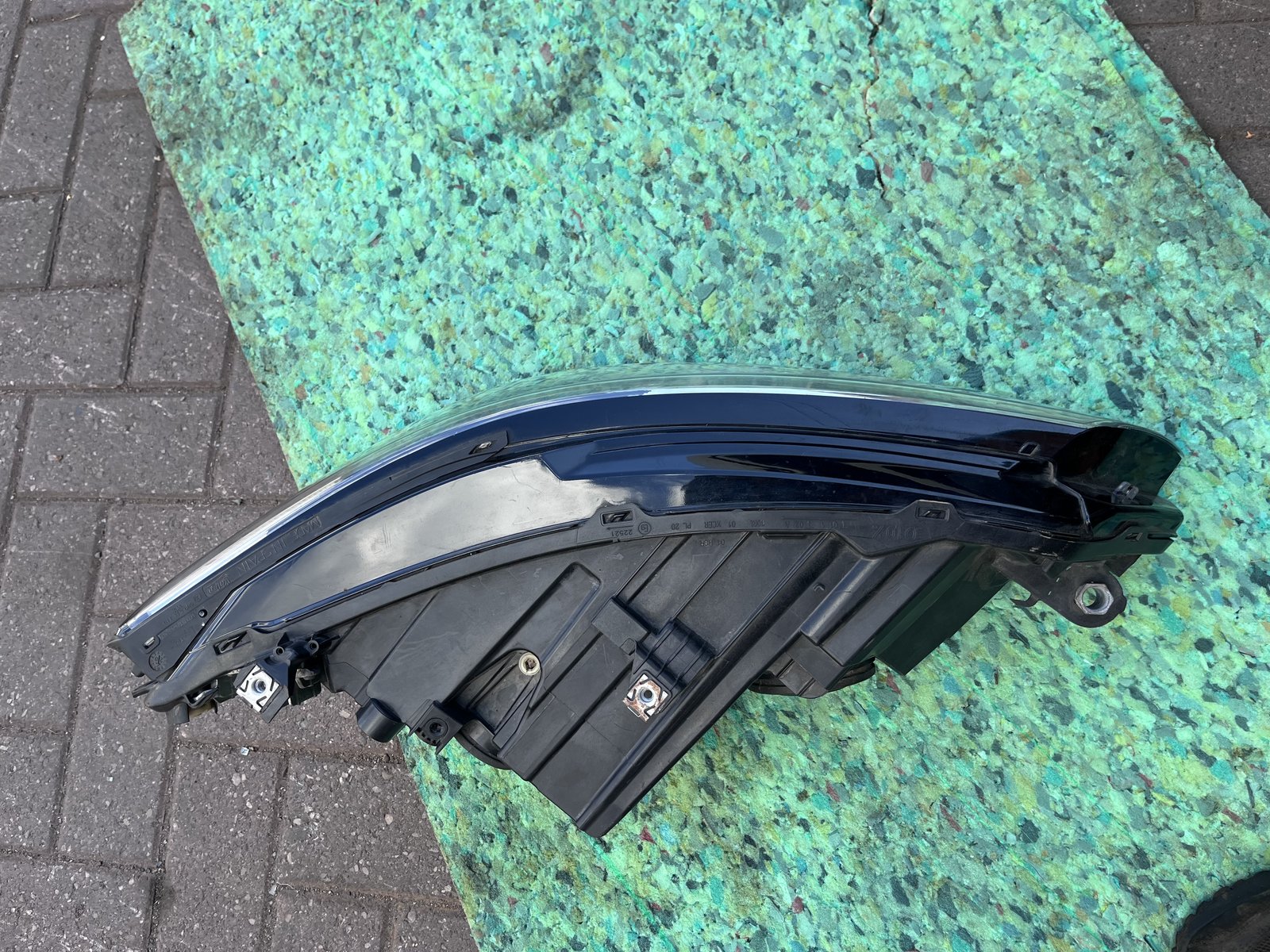 VW GOLF MK8 R LINE NSF HEAD LIGHT  photo 5