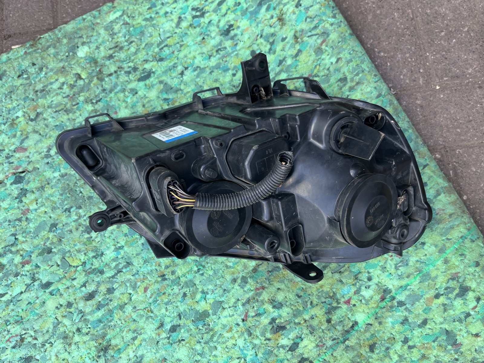 VW POLO GTI 9N NSF HEAD LIGHT  photo 4