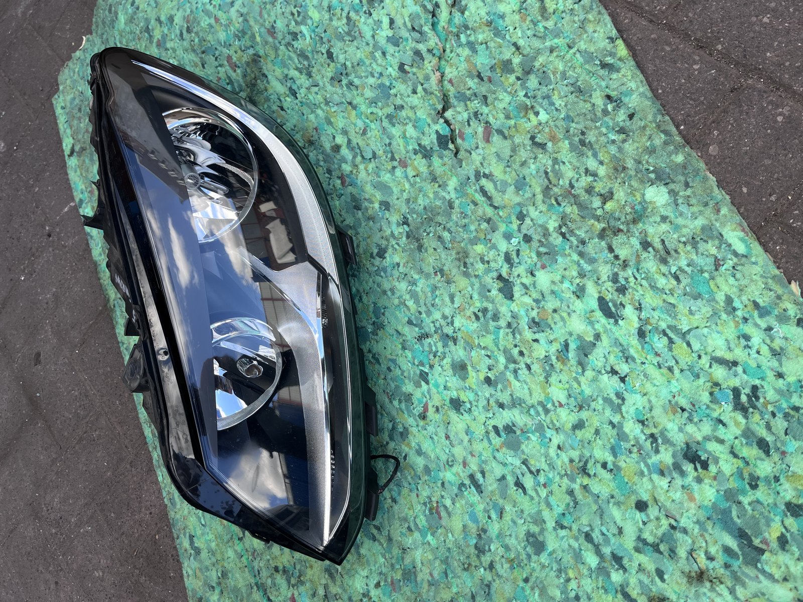 2015 VOLKES WAGON TOURAN NSF HEAD LIGHT 