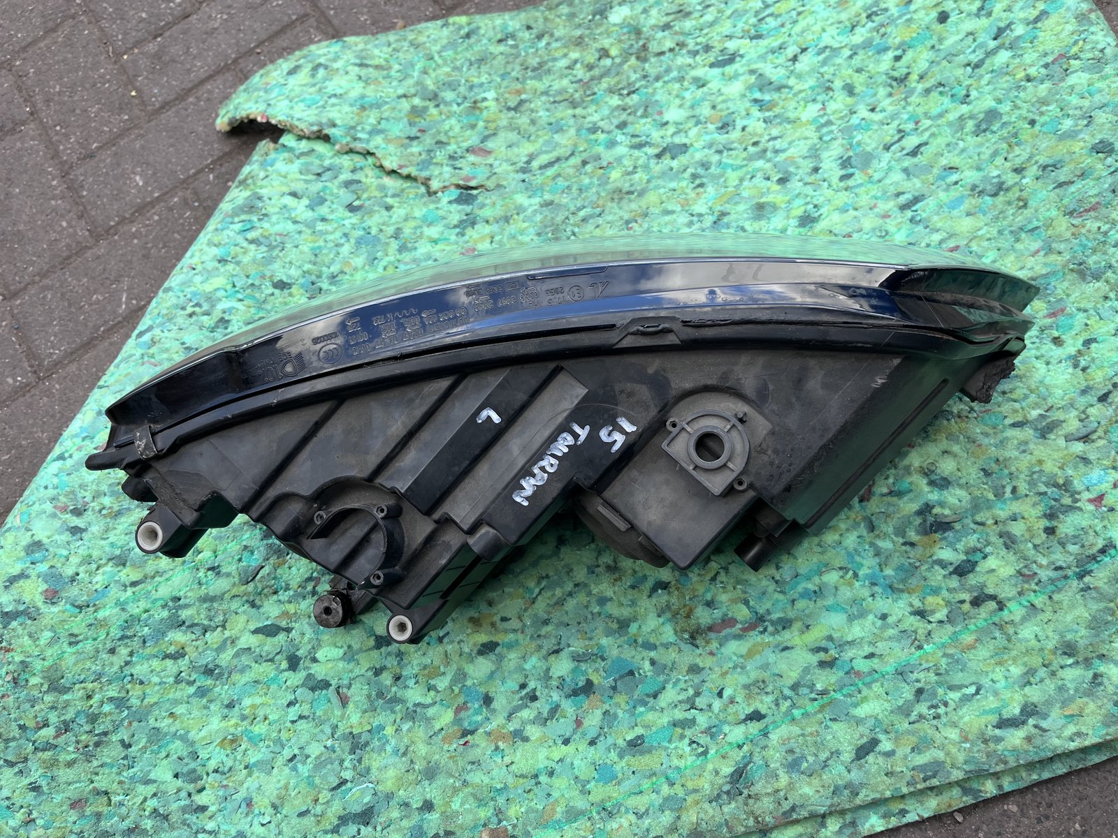 2015 VOLKES WAGON TOURAN NSF HEAD LIGHT  photo 2