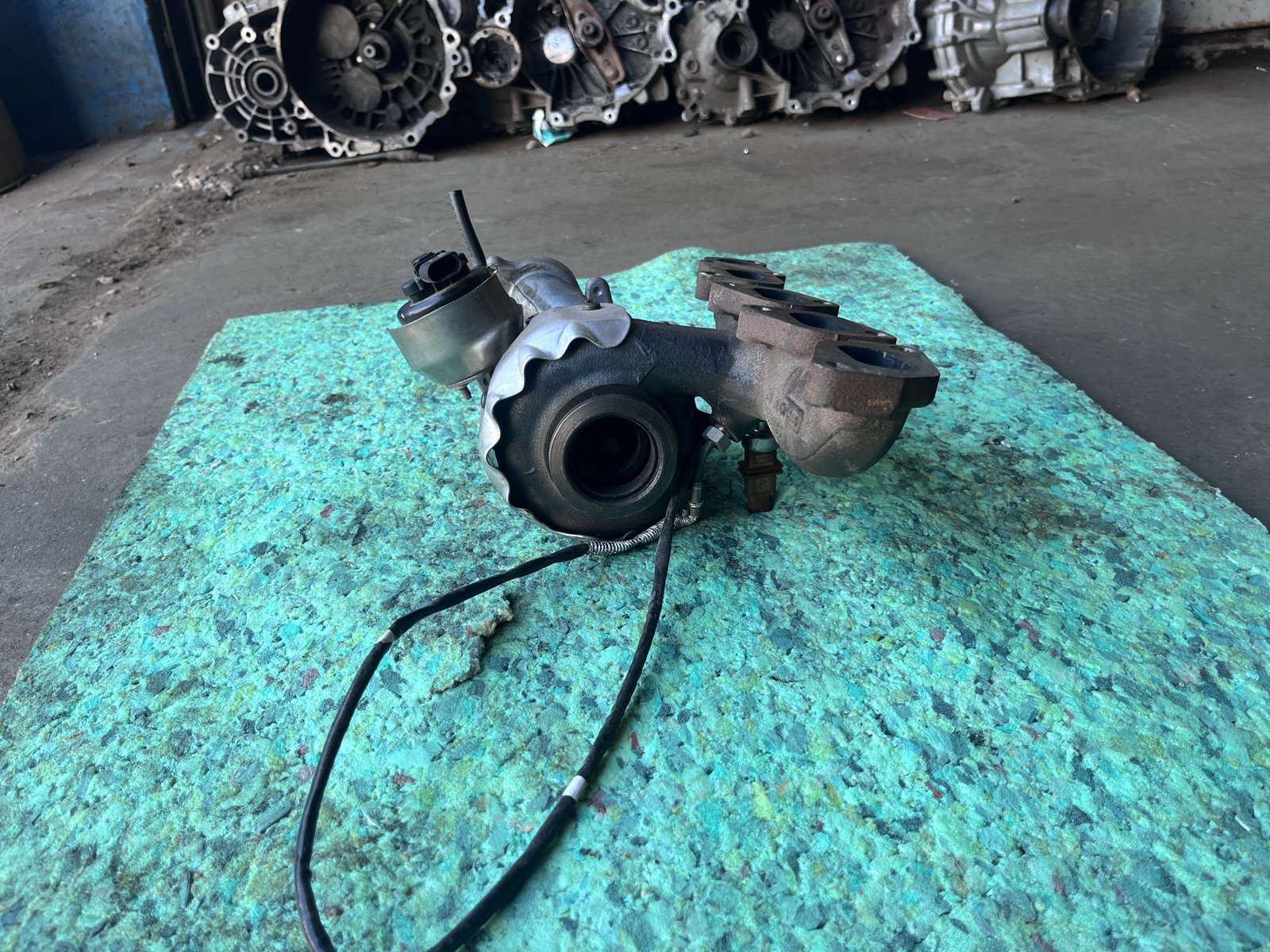AUDI A4 B8 2L DET TURBO photo 2