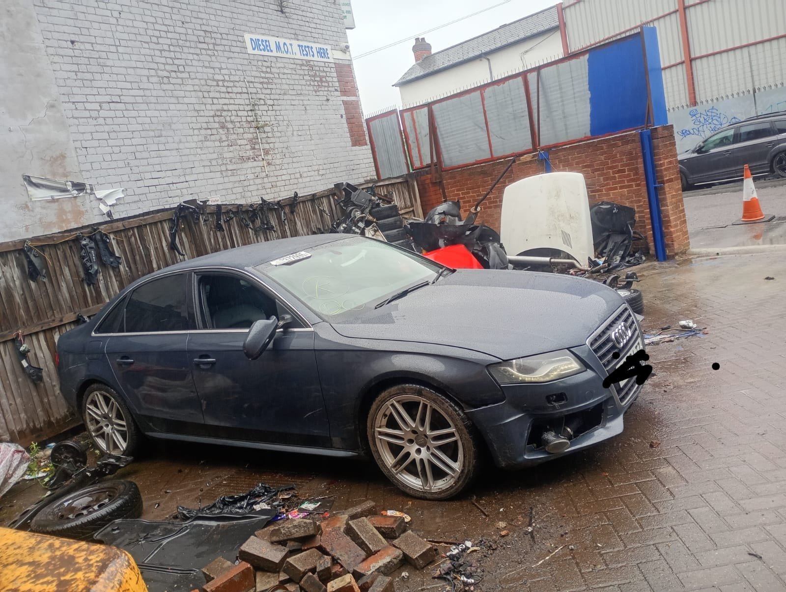 2010 Audi A4 - breaking for Diesel parts, engine 2.0TDI CAGA
